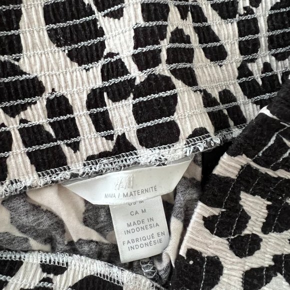 MAMA Matenity Pull-On Pants - Picture 3 of 3